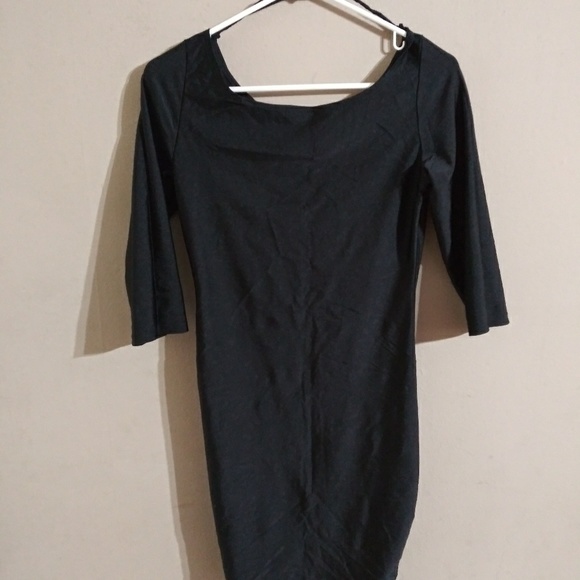 Dresses - Picture 3 of 8